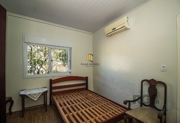 Casa em Porto Alegre, no bairro Vila Nova, com 6 dormitório(s), e 6 banheiros, à