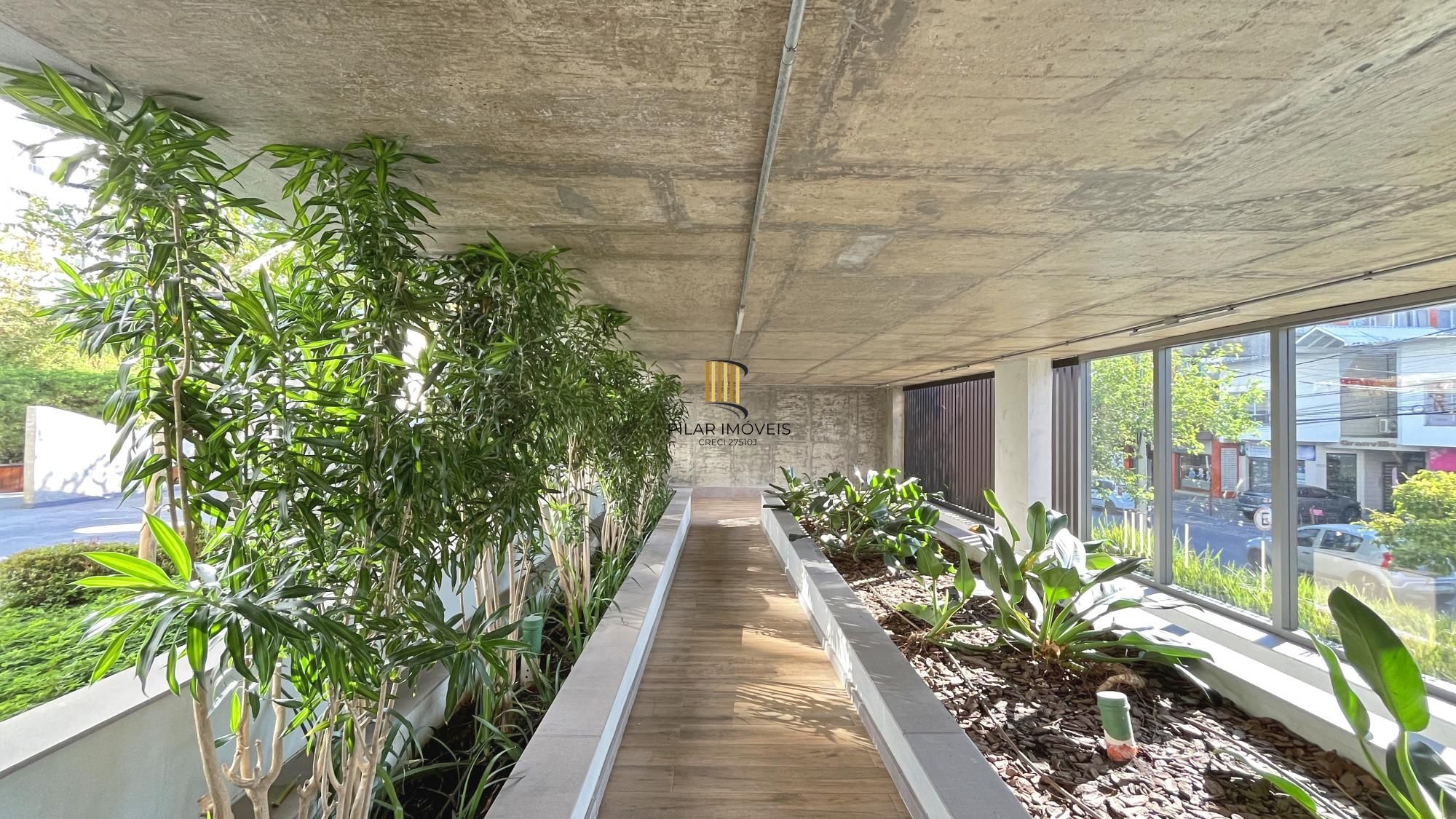 Apartamento NOVO, 100% mobiliado, com 149,84m² de área privativa, 3 suítes e 2 vagas de garagem.
