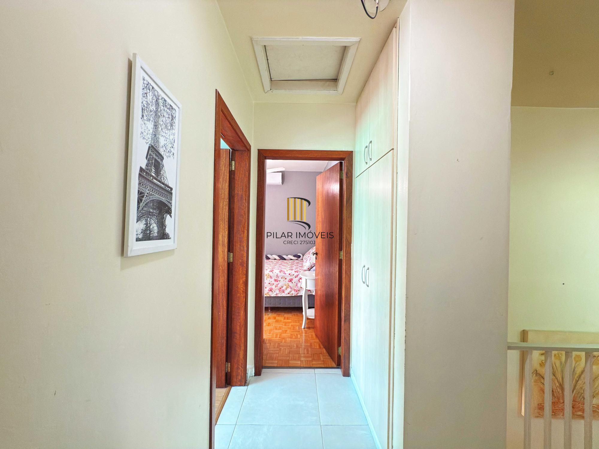 Ótima residência com 4 dormitórios, lareira e piscina no coração do bairro Tristeza.