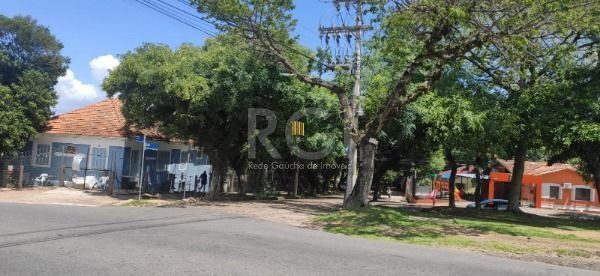 Terreno em Porto Alegre, no bairro Guarujá, à venda.