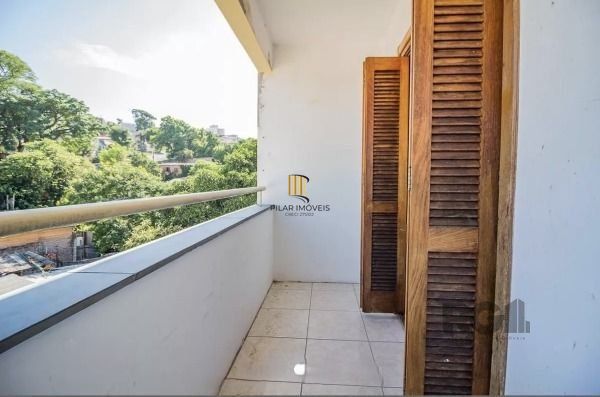 Apartamento em Porto Alegre, no bairro Medianeira, com 2 dormitório(s), e 2 banh