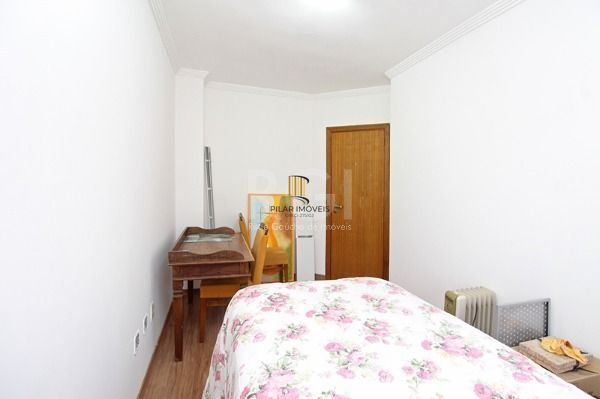 Casa em Porto Alegre, no bairro Espírito Santo, com 3 dormitório(s), à venda.