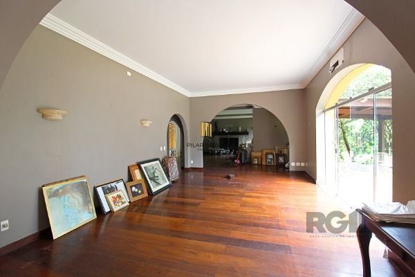 Casa em Porto Alegre, no bairro Pedra Redonda, com 7 dormitório(s), e 7 banheiro