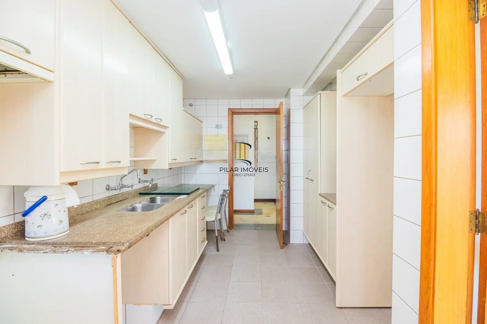 Belíssima cobertura duplex, com 262m2, com 3 dormitórios no coração do bairro Menino Deus.