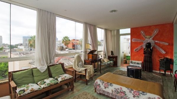 Cobertura em Porto Alegre, no bairro Petrópolis, com 3 dormitório(s), e 3 banhei