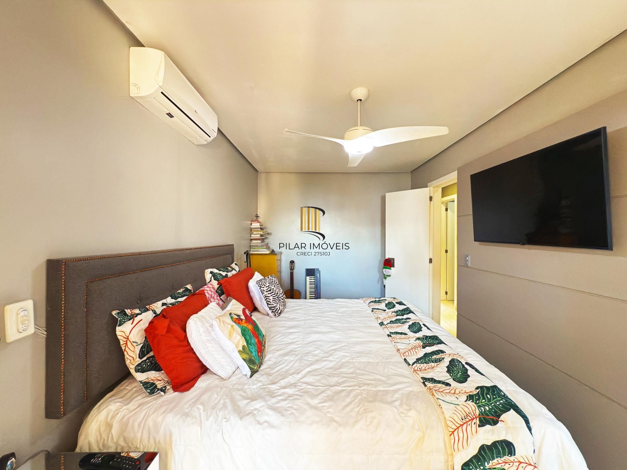 Casa de Condomínio 3 dormitórios no bairro Pedra Redonda