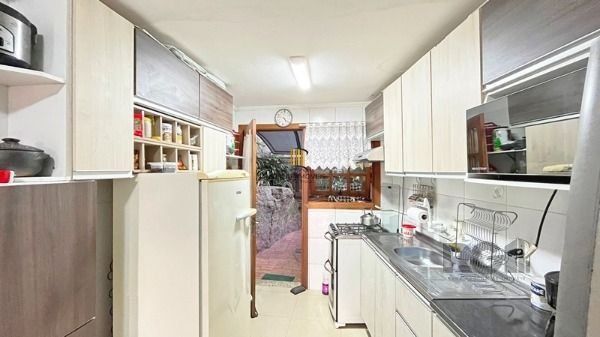 Casa em Porto Alegre, no bairro Ipanema, com 3 dormitório(s), e 3 banheiros, à v