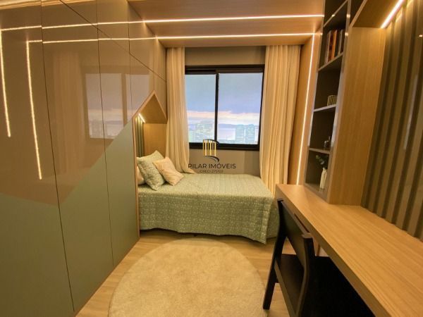 Apartamento em Porto Alegre, no bairro Cristal, com 2 dormitório(s), e 2 banheir