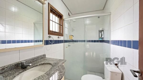 Casa em Porto Alegre, no bairro Ipanema, com 3 dormitório(s), à venda.