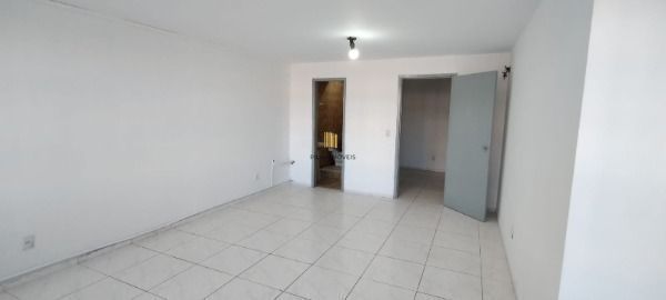 Conjunto/Sala em Porto Alegre, no bairro Camaquã, à venda.