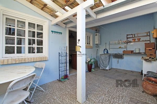 Casa Condominio em Porto Alegre, no bairro Guarujá, com 3 dormitório(s), e 3 ban