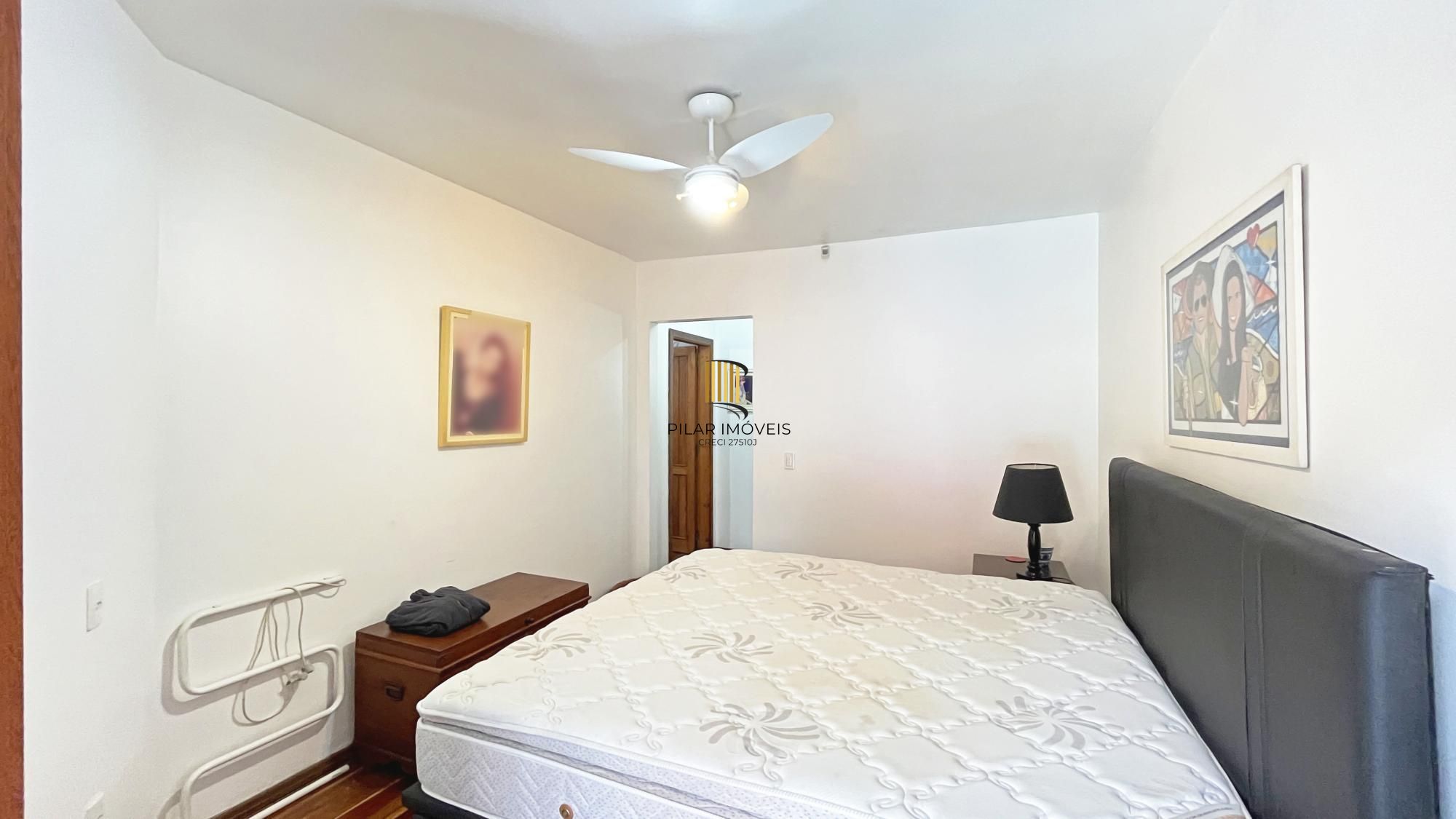 Casa 3D com 2 suítes e piscina.