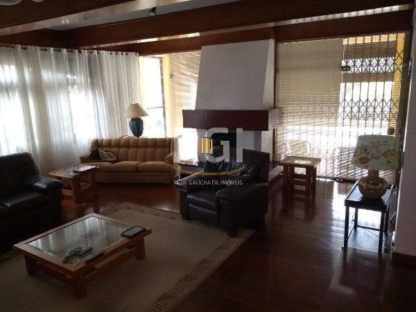 Casa para Venda - 741m², 5 dormitórios, sendo 3 suites, 9 vagas - Espirito Santo