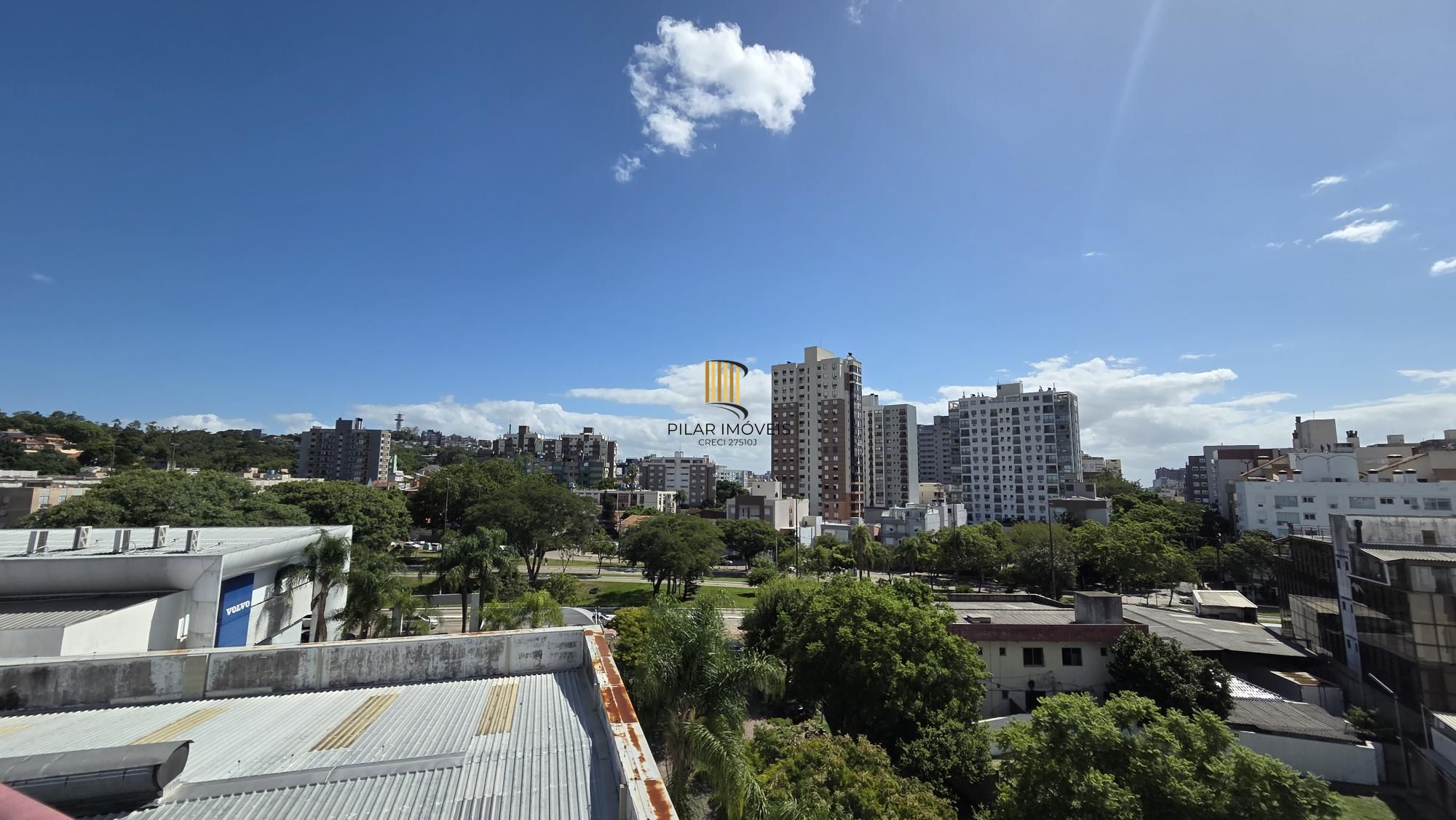 Cobertura duplex com 2 dormitórios e 1 vaga de garagem no bairro Menino Deus – 108,7 m² privativos