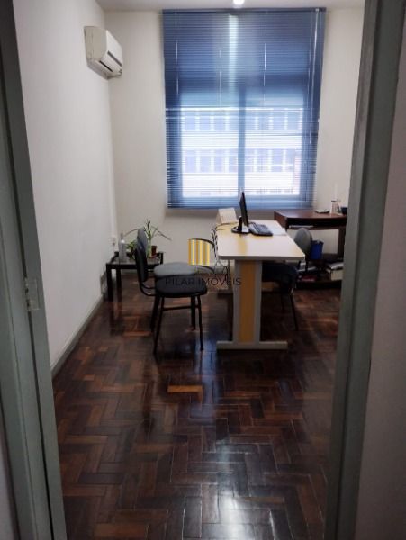 Conjunto/Sala em Porto Alegre, no bairro Centro Histórico, e 0 banheiros, à vend