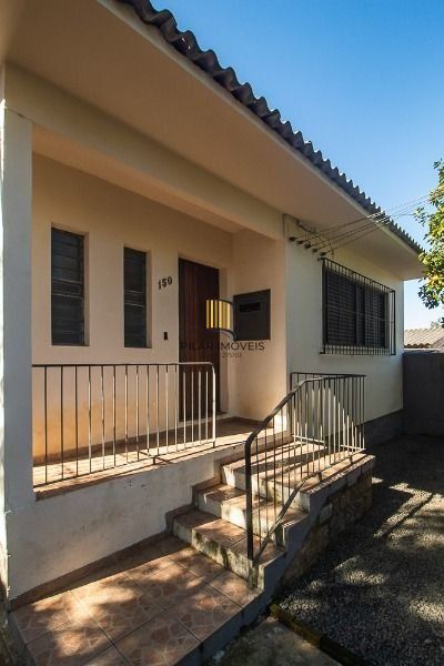 Casa em Porto Alegre, no bairro Vila Nova, com 6 dormitório(s), e 6 banheiros, à