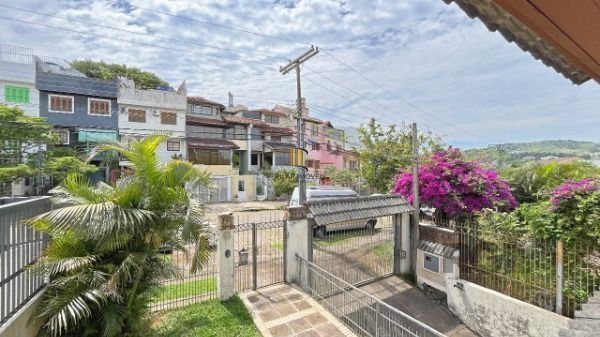 Casa em Porto Alegre, no bairro Ipanema, com 3 dormitório(s), à venda.