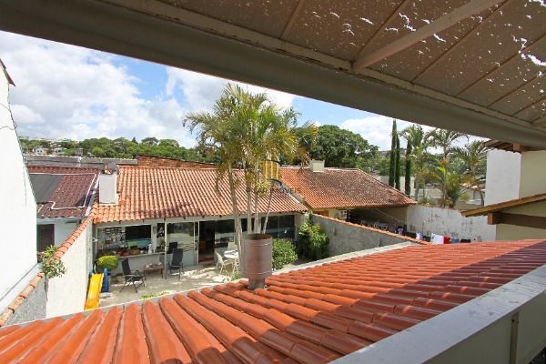 Sobrado para Venda - 208m², 3 dormitórios, sendo 1 suites, 4 vagas - Nonoai