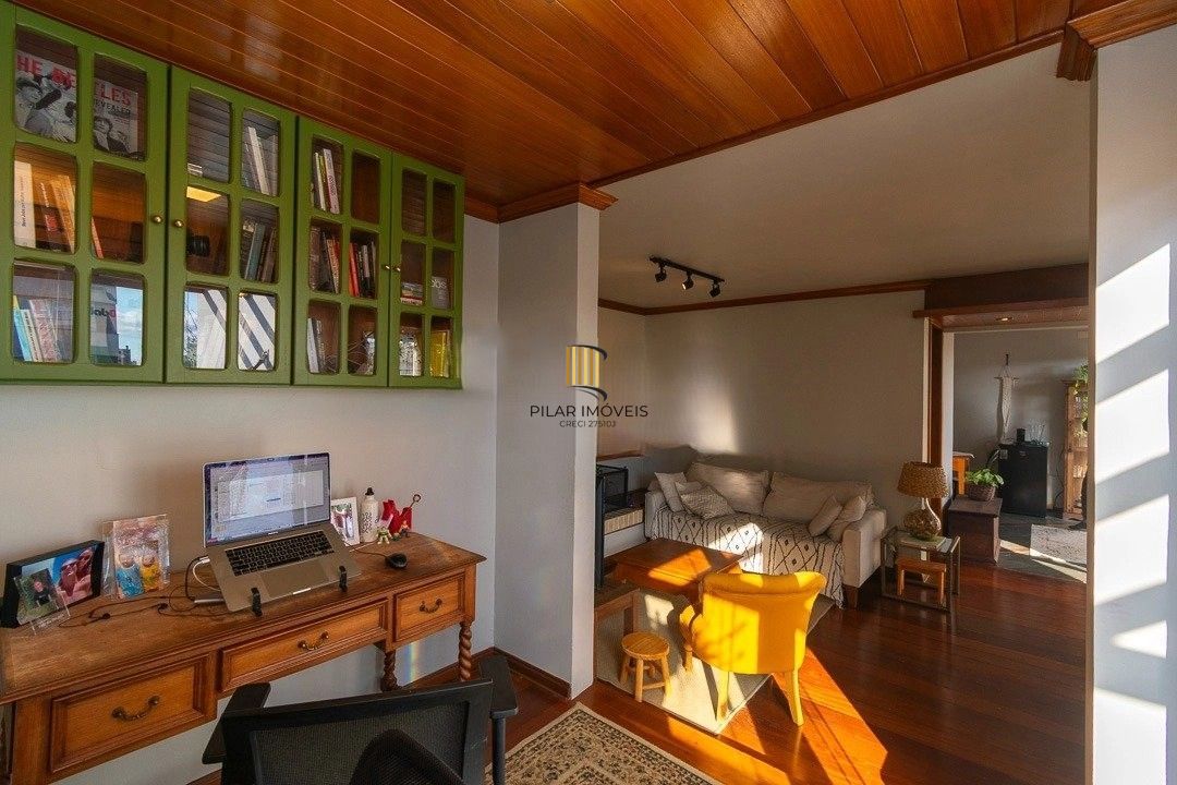 Cobertura ensolarada no coração de Petrópolis — 2 (ou 3) dormitórios + 1 vaga escriturada