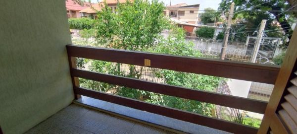 Casa em Porto Alegre, no bairro Nonoai, com 6 dormitório(s), e 6 banheiros, à ve