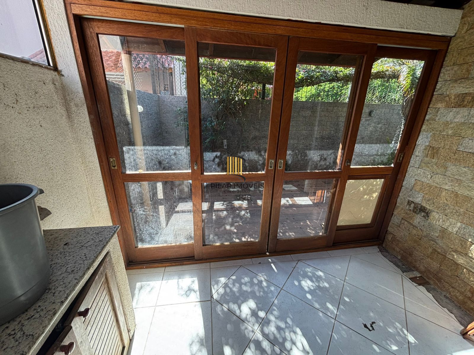 Resodência com 4 dormitórios em condomínio com Energia Solar Privativa.