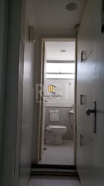 Conjunto/Sala em Porto Alegre, no bairro Menino Deus, e 0 banheiros, à venda.