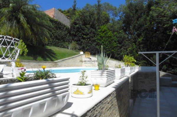 Casa em Porto Alegre, no bairro Espirito Santo, com 3 dormitório(s), e 3 banheir