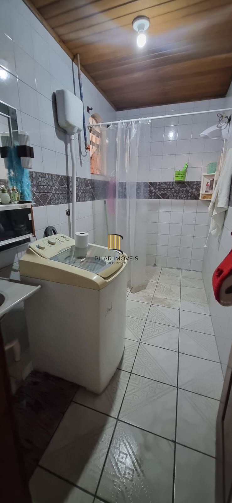 Ótimo terreno com casa em localização privilegiada no bairro.