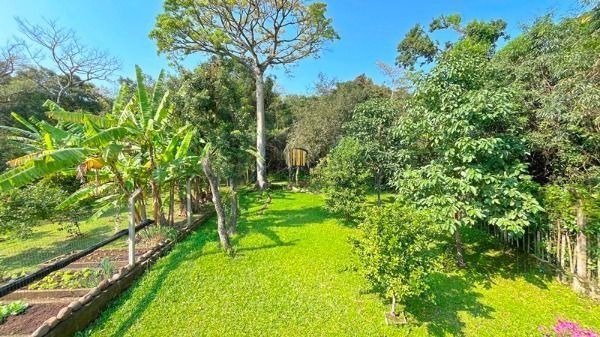 Casa em Porto Alegre, no bairro Nonoai, com 4 dormitório(s), à venda.