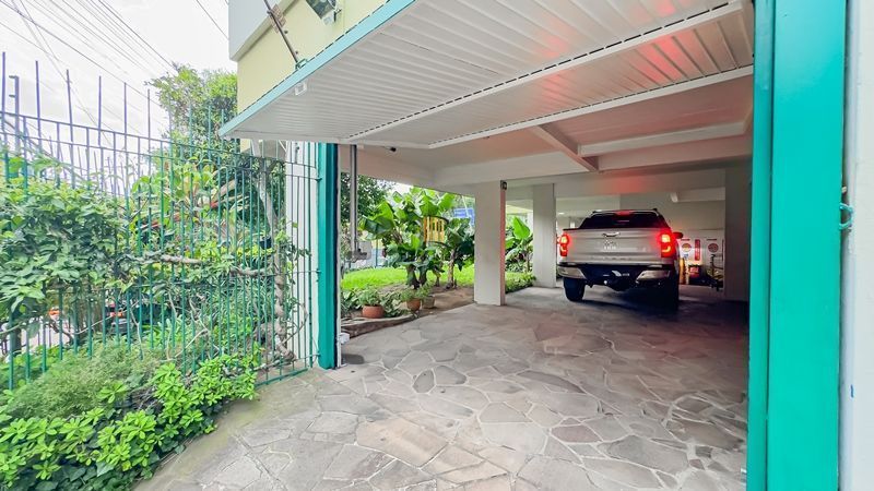 Cobertura 3 dormitórios à venda Três Figueiras Porto Alegre/RS