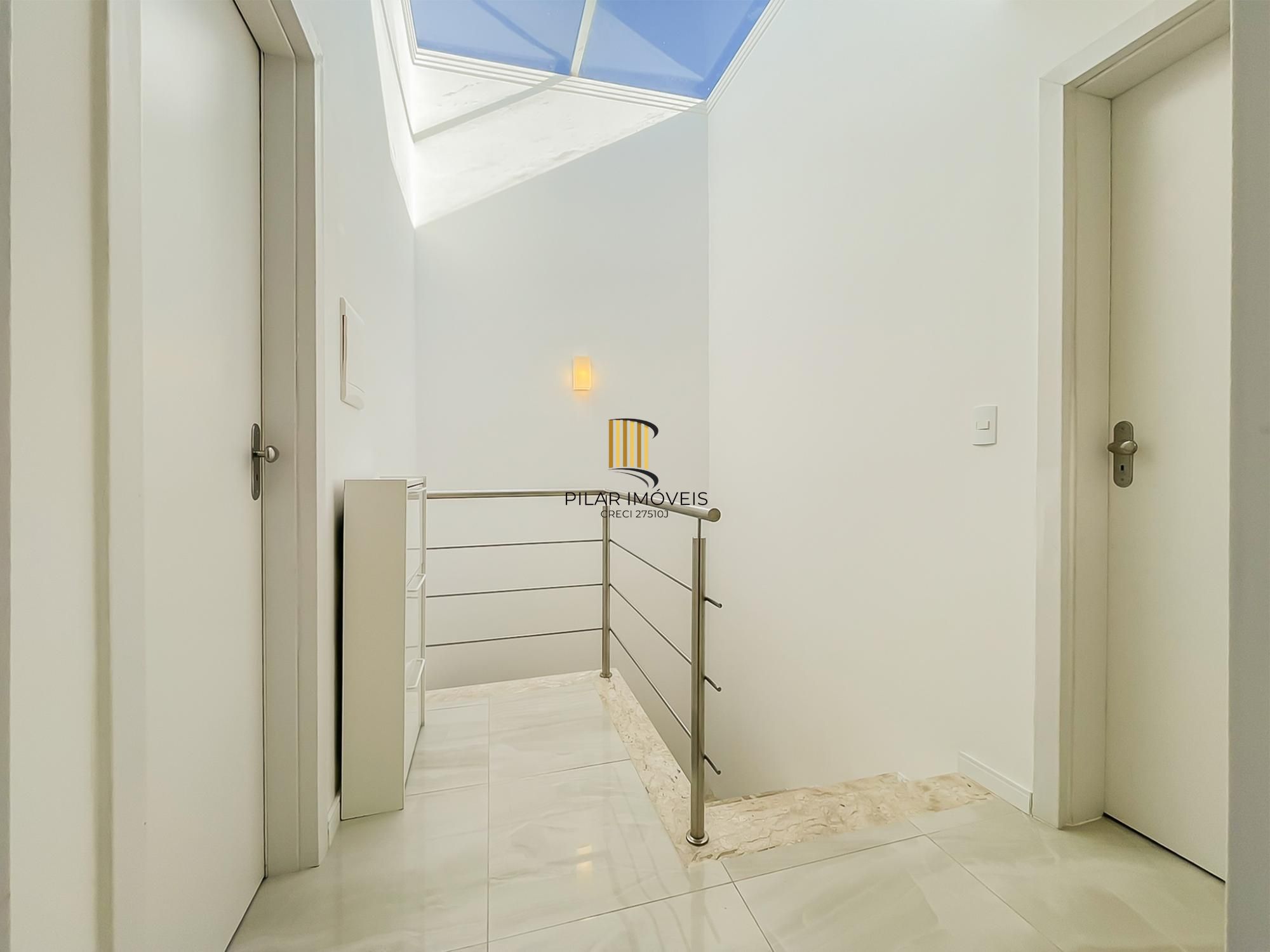 Excelente sobrado em condomínio na Tristeza