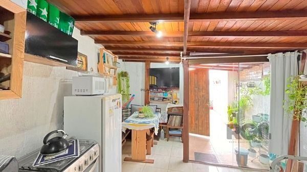 Casa em Porto Alegre, no bairro Ipanema, com 3 dormitório(s), e 3 banheiros, à v