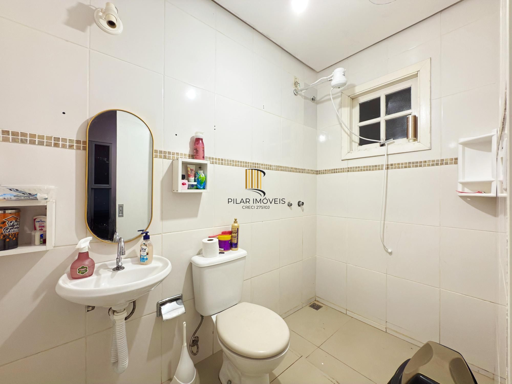 Casa 2 dormitórios no bairro Hípica