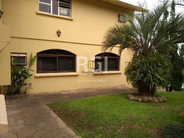 Casa para Venda - 741m², 5 dormitórios, sendo 3 suites, 9 vagas - Espirito Santo