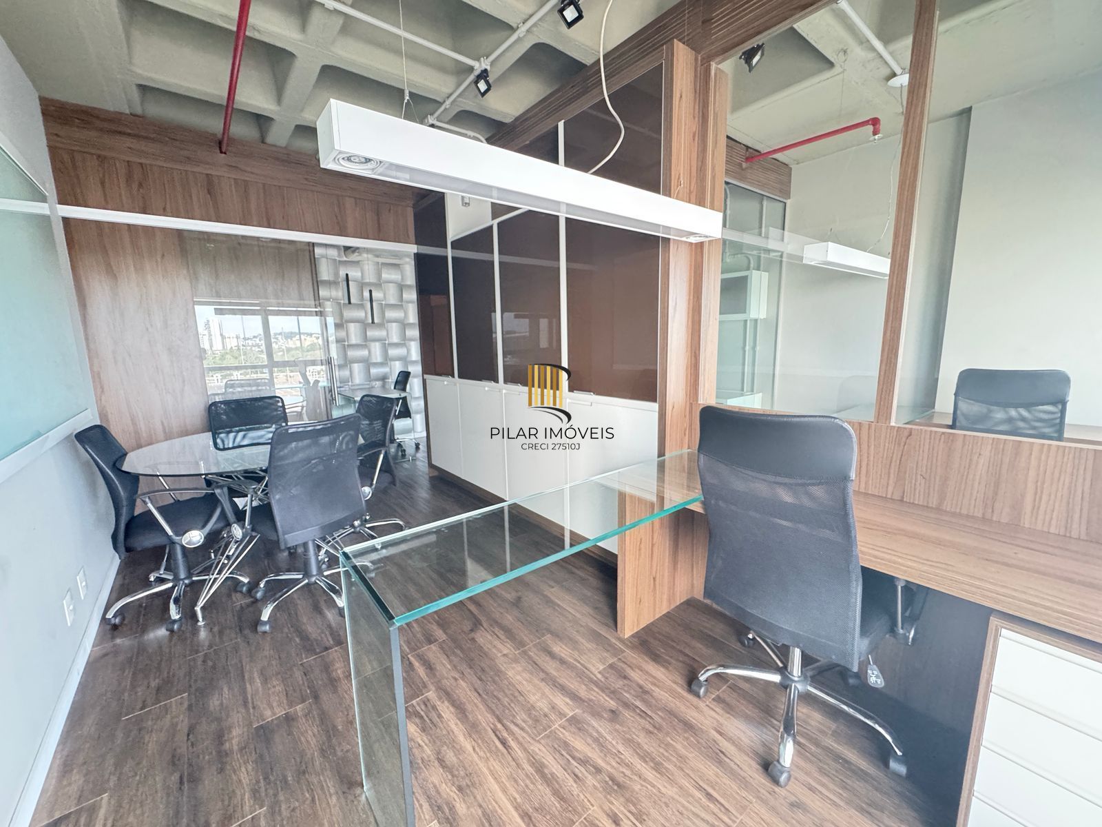 sala comercial finamente mobiliada