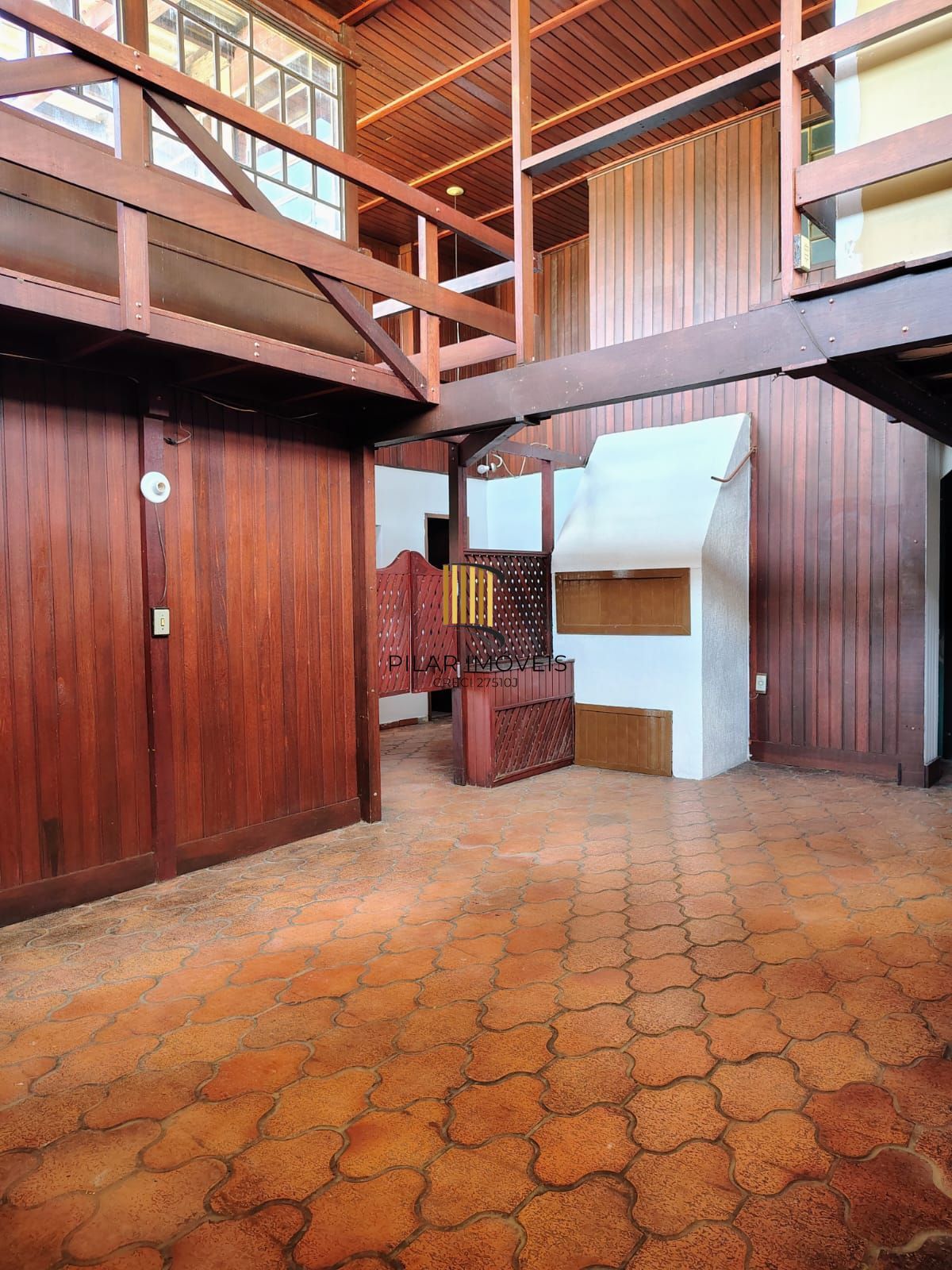 Residência com 3 dormitórios sendo 1 suíte á venda bairro Medianeira