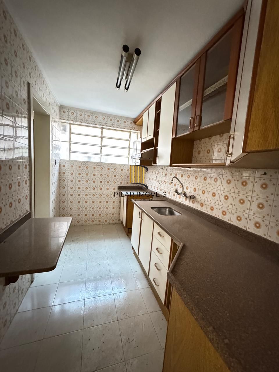 Em frente ao estádio beira Rio, apartamento 2 D , com 79m²,semi mobiliado.