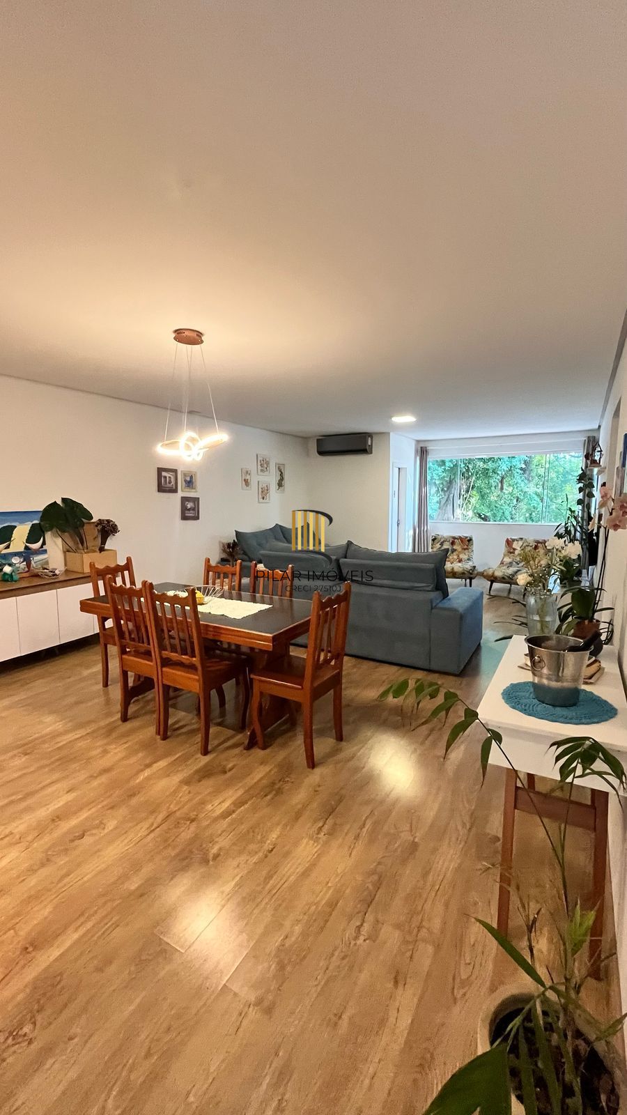 Vendo prédio comercial com 01 loja e 02 apartamentos. Excelente para investiment