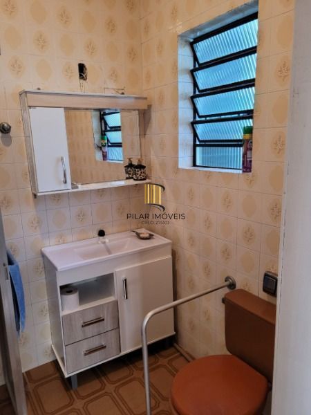 Casa em Porto Alegre, no bairro Cavalhada, com 6 dormitório(s), e 6 banheiros, à