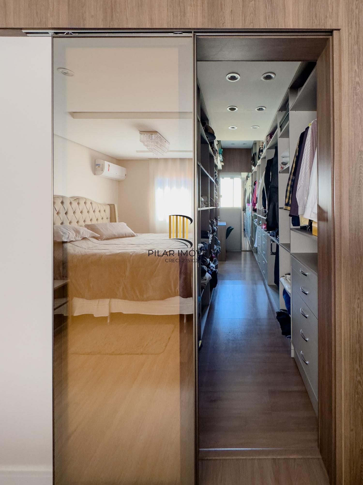 Casa em Condomínio com 3 dormitórios no bairro Vila Conceição.