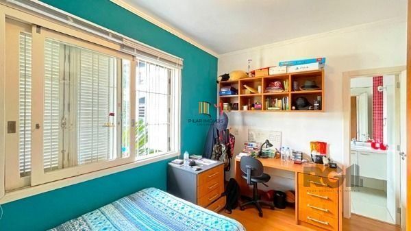 Casa em Porto Alegre, no bairro Ipanema, e 0 banheiros, à venda.