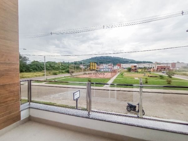 Casa em Porto Alegre, no bairro Aberta dos Morros, com 3 dormitório(s), à venda.