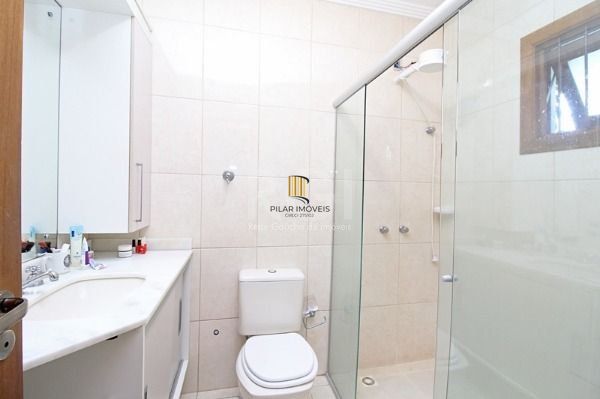 Casa em Porto Alegre, no bairro Espírito Santo, com 3 dormitório(s), à venda.