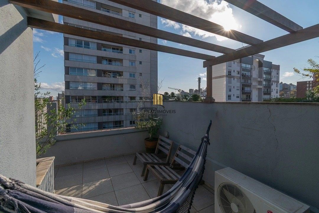 Cobertura ensolarada no coração de Petrópolis — 2 (ou 3) dormitórios + 1 vaga escriturada