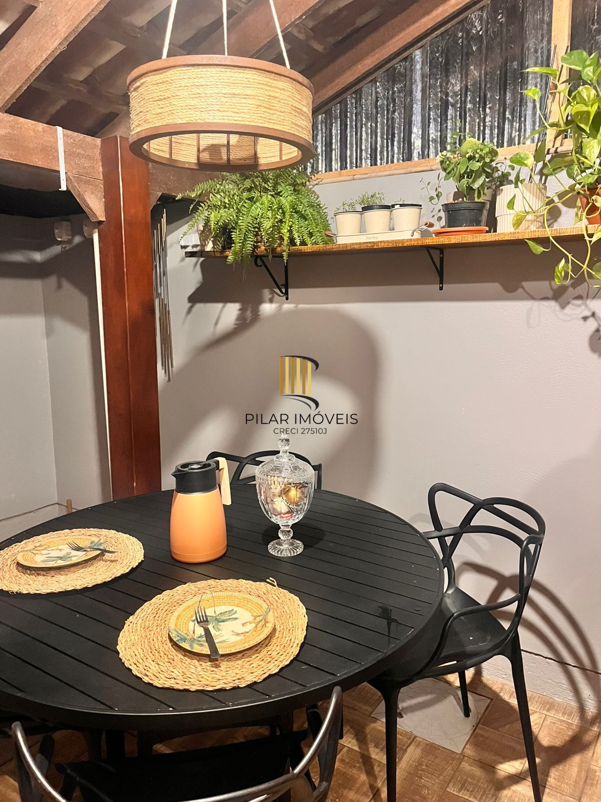 Ótima casa em condomínio, com 2 dormitórios.