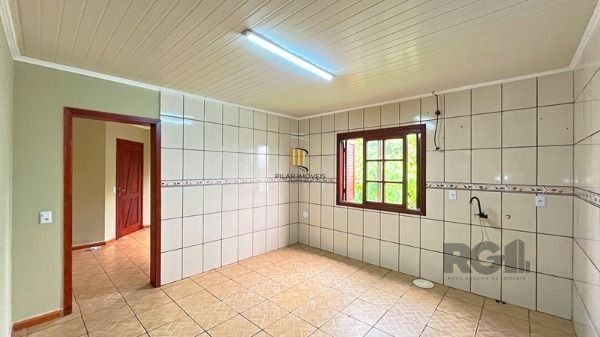 Casa em Porto Alegre, no bairro Vila Nova, com 2 dormitório(s), à venda.