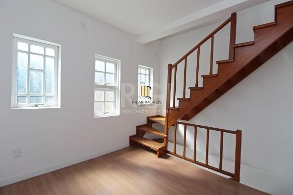 Casa para Venda - 154m², 2 dormitórios, sendo 1 suites, 2 vagas - Cidade Baixa