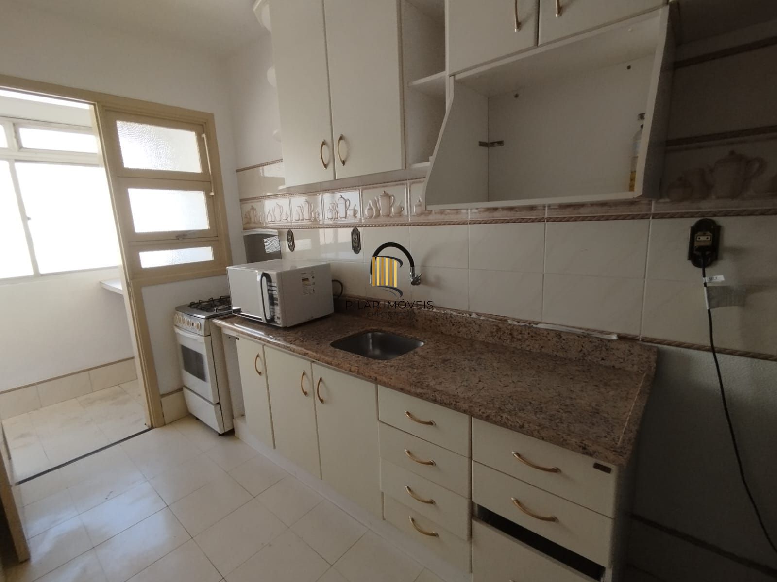 Apartamento 2 dormitórios, closet, 2 banheiros, dep. empregada vista, para o Gua