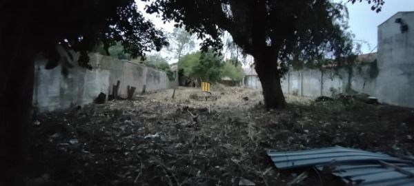Terreno em Porto Alegre, no bairro Guarujá, à venda.