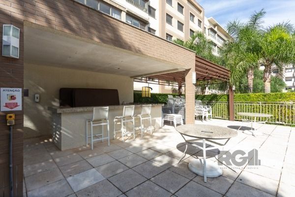 Apartamento em Porto Alegre, no bairro Cavalhada, com 3 dormitório(s), e 3 banhe